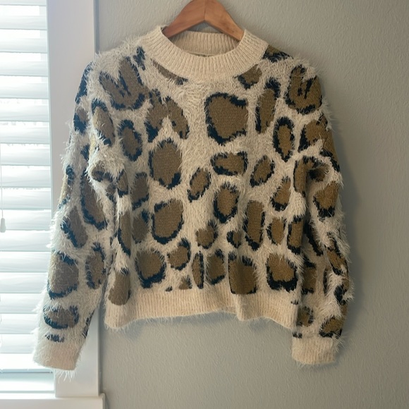 5/$15 ASOS Willow & Paige leopard sweater size small - Picture 2 of 5